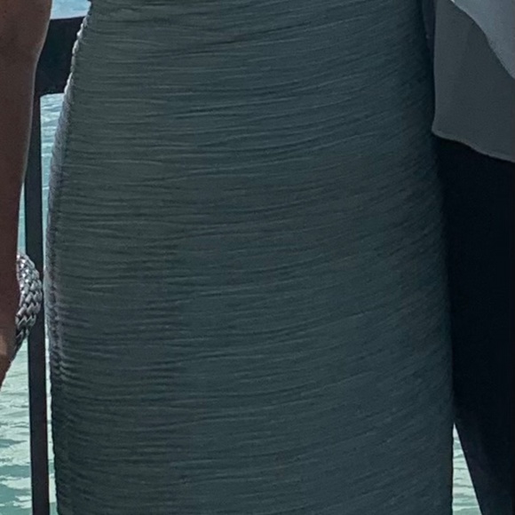 Green formal dress - Picture 2 of 3